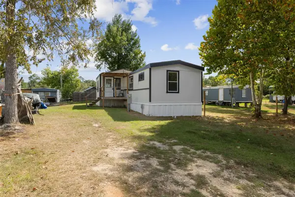 208 Yaupon Harbor, Onalaska, TX 77360