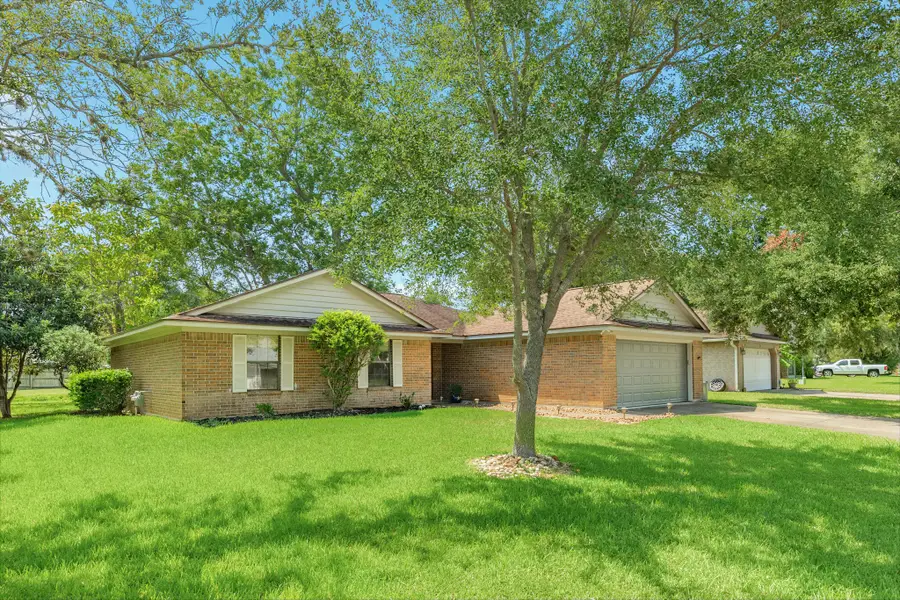 121 Bougainvillea Street, Lake Jackson, TX 77566 - #2
