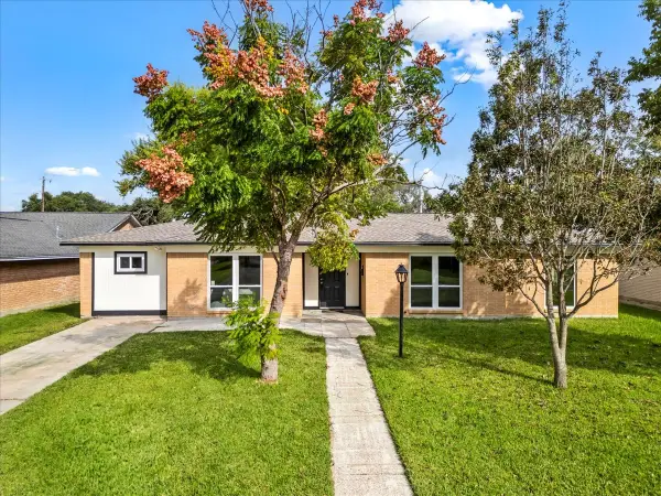 2006 17th Avenue N, Texas City, TX 77590