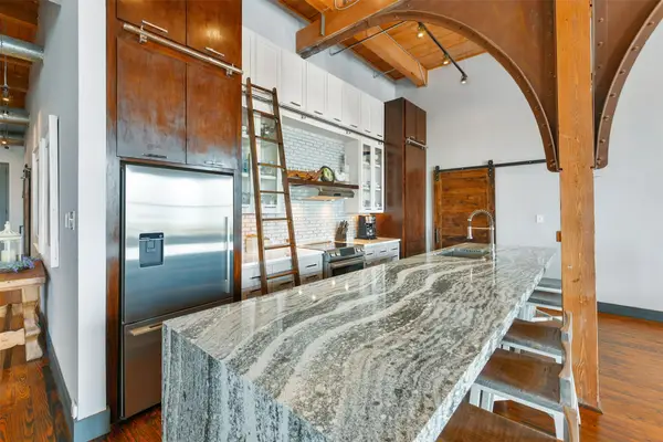 2400 Mechanic Street #503, Galveston, TX 77550