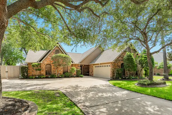 1617 White Wing Circle, Friendswood, TX 77546