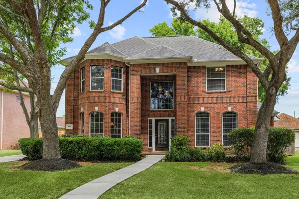 8319 Big Bend Drive, Sugar Land, TX 77479