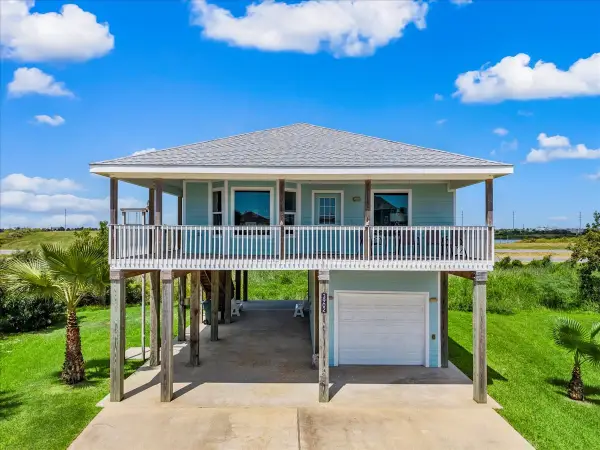 3902 Pirates Beach Court, Galveston, TX 77554