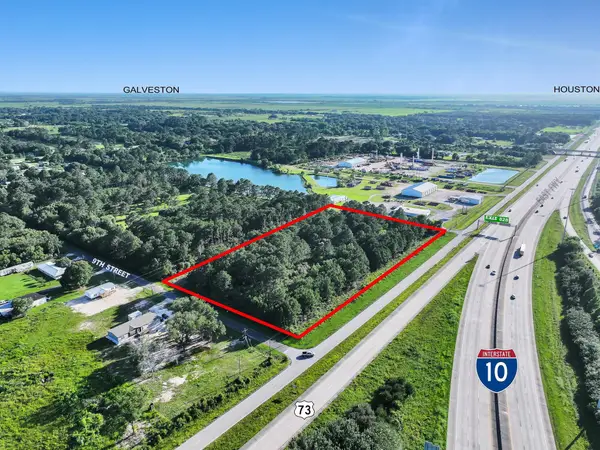 000 9th St, Winnie, TX 77665