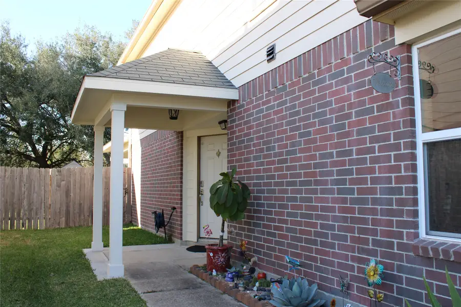 16734 Warbler Drive, Conroe, TX 77385 - Image #2