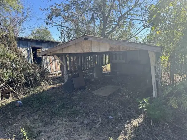 948 S Williamson Street, Giddings, TX 78942