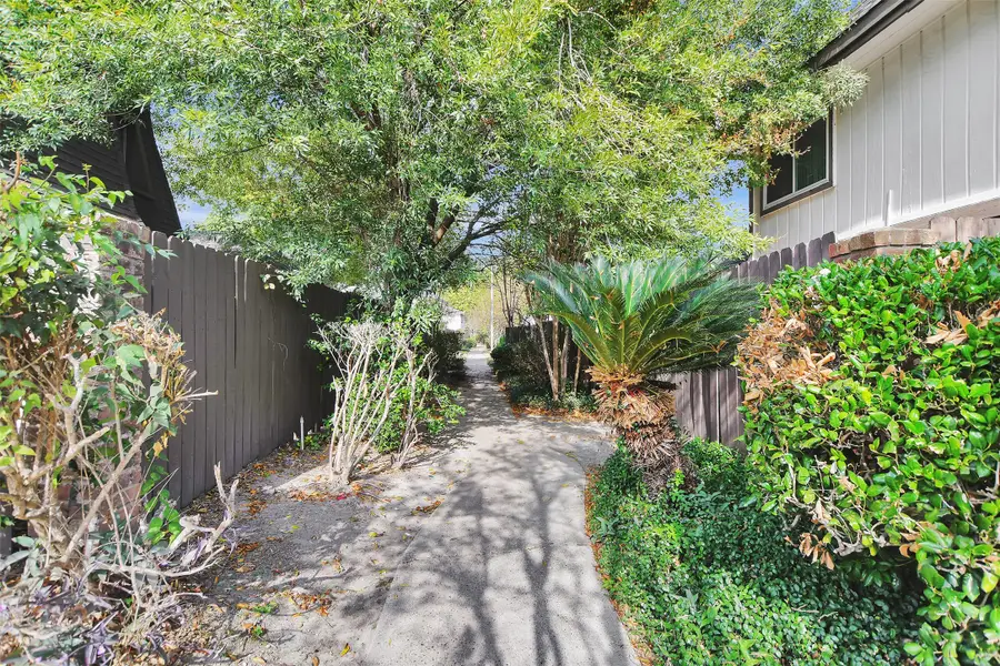 12024B Mighty Oak Drive, Houston, TX 77066 - Image #2