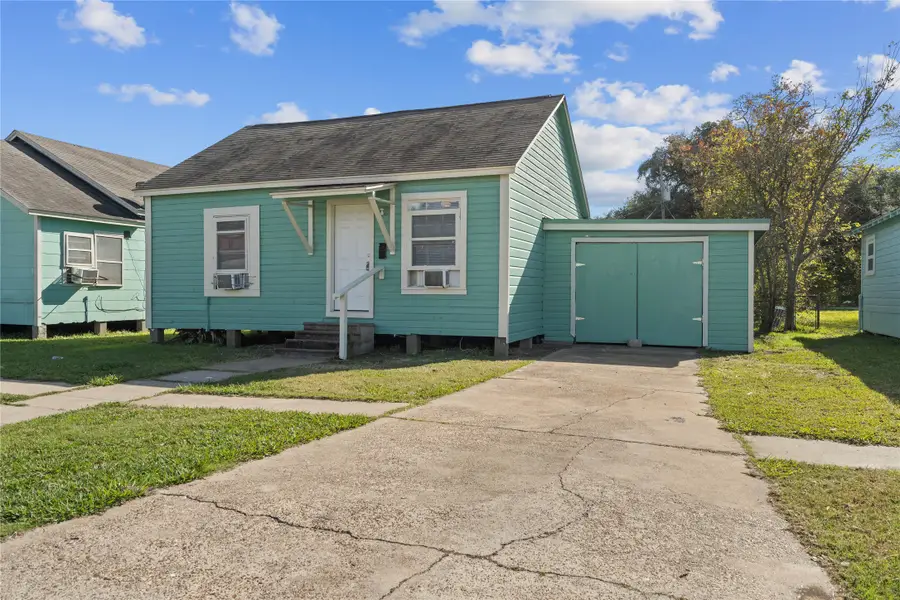 915 4th Avenue N, Texas City, TX 77590 - #2