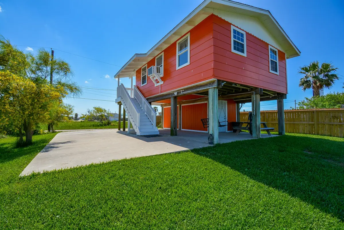 7120 E Hunter Dr, Hitchcock, TX 77563 - #1