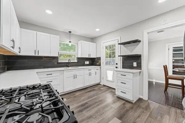 921 22nd Avenue N, Texas City, TX 77590