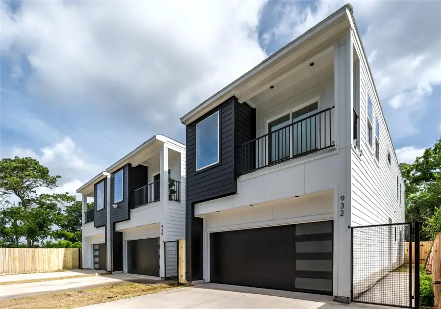 1913 Dewalt St, Houston, TX 77088 - #2