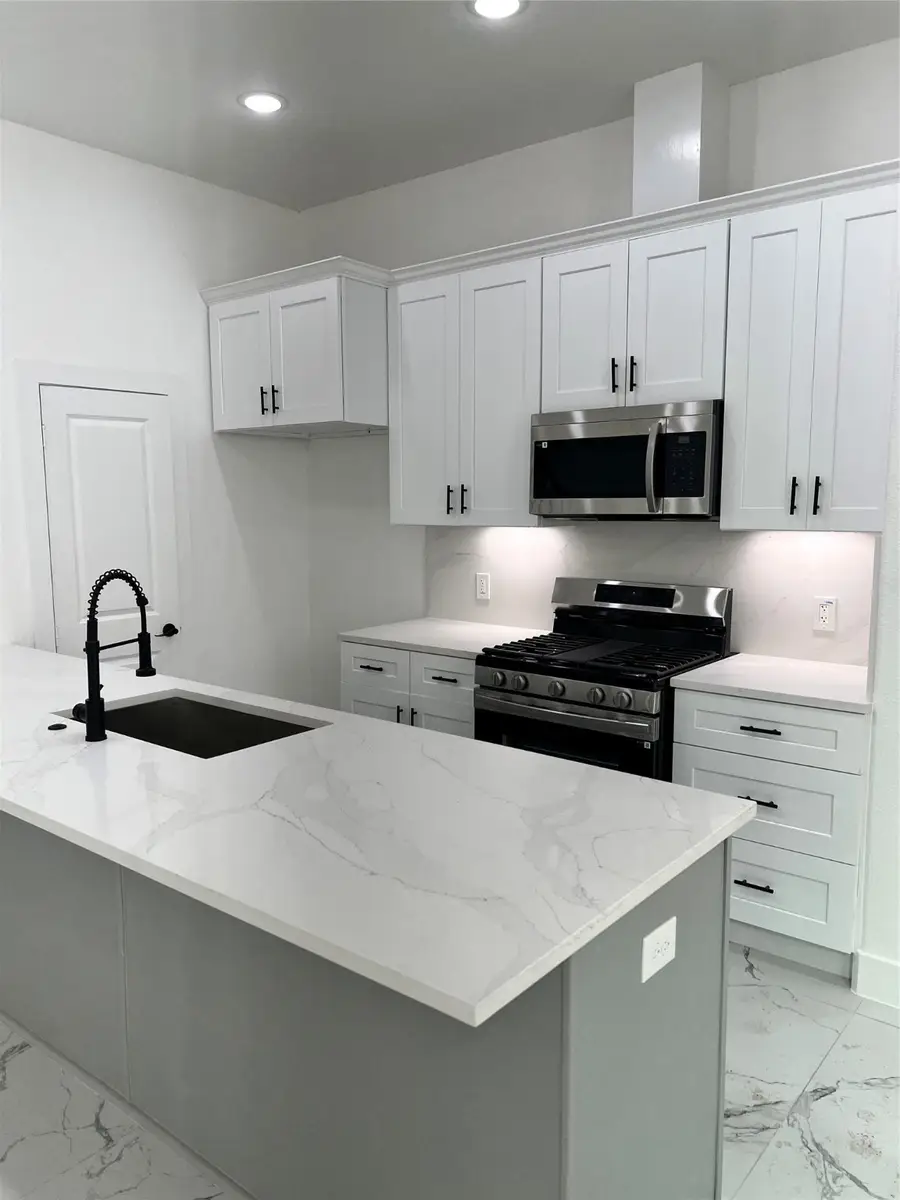 9332 Waller Street, Houston, TX 77012 - Image #2