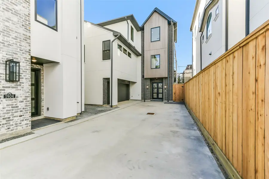 1902 Nantucket Drive, Houston, TX 77057 - Image #3