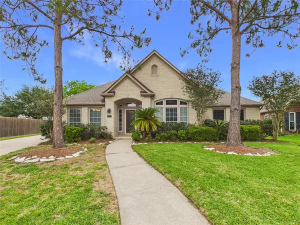 111 Bending Brook Lane, Dickinson, TX 77539