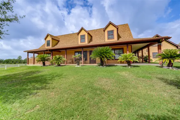 8204 S Humble Camp Road, Dickinson, TX 77539