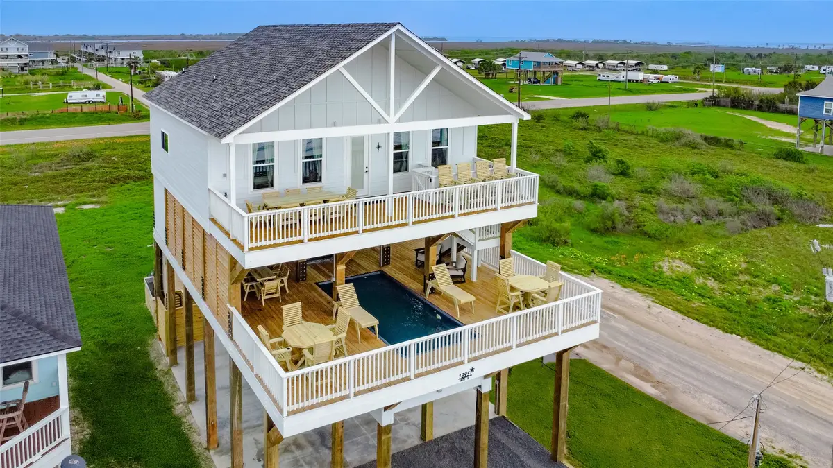 1395 Keith Avenue, Gilchrist, TX 77617 - #1