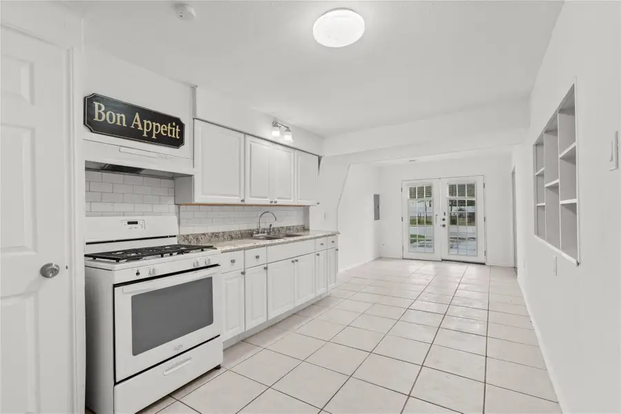 99 Brownwood Drive, Baytown, TX 77520 - Image #3