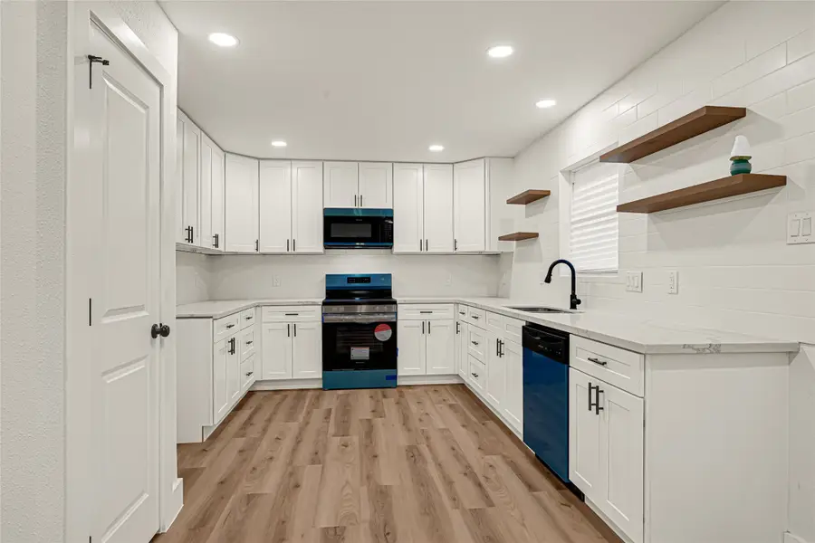 5827 Heron Drive, Houston, TX 77033 - #3