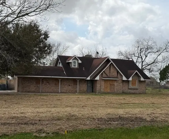 2506 Loch Lomond Street, Highlands, TX 77562 - #1