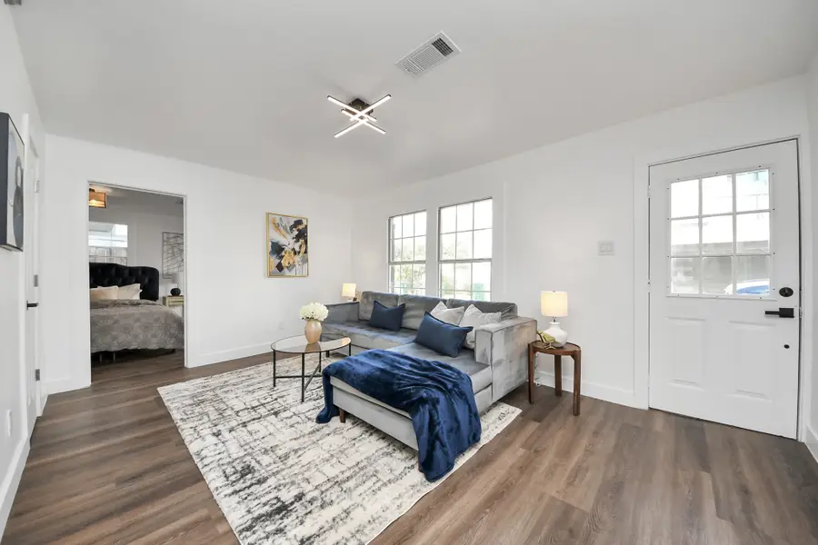 4215 Eli St Street, Houston, TX 77007 - Image #2