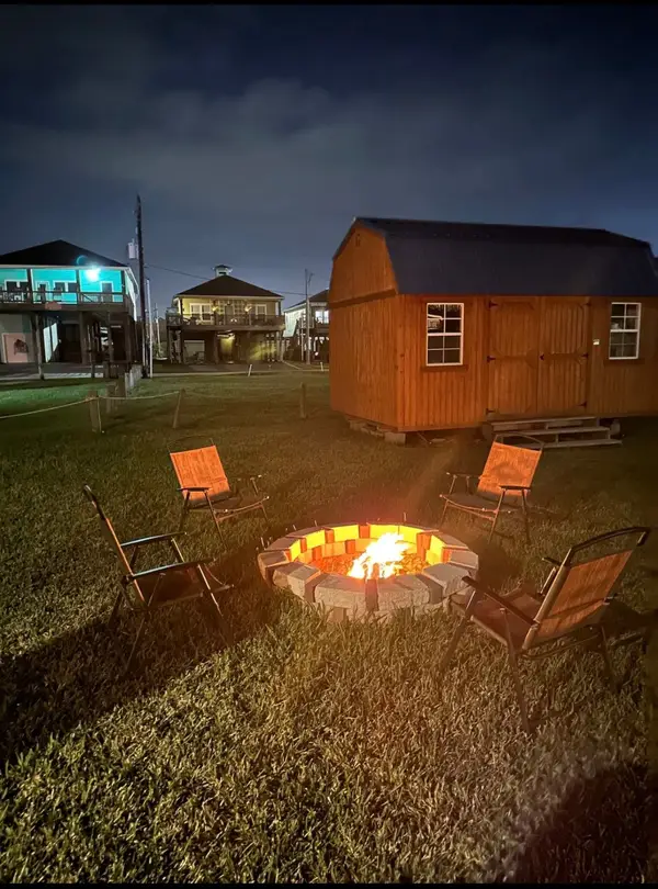 978 Fisherman Drive S, Crystal Beach, TX 77650