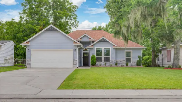 410 Winding Way Street, Lake Jackson, TX 77566