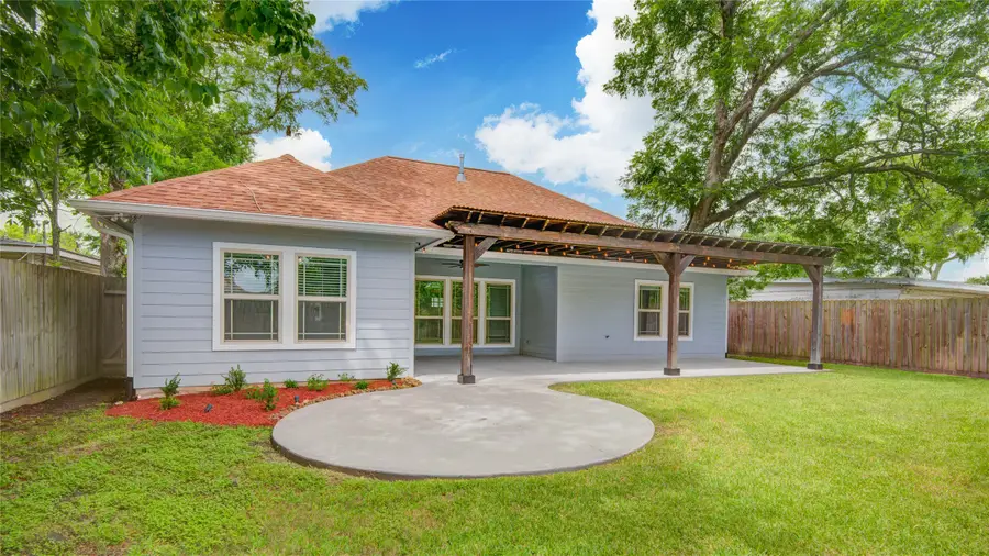 410 Winding Way Street, Lake Jackson, TX 77566 - #3