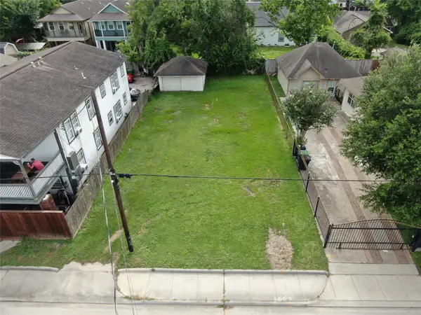 1611 Airline Drive, Houston, TX 77009