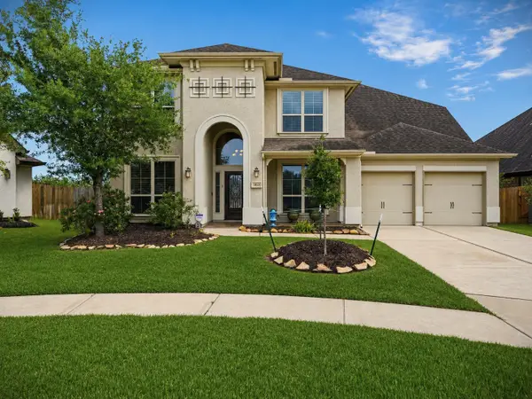 1813 Emerald Trace Lane, Pearland, TX 77584