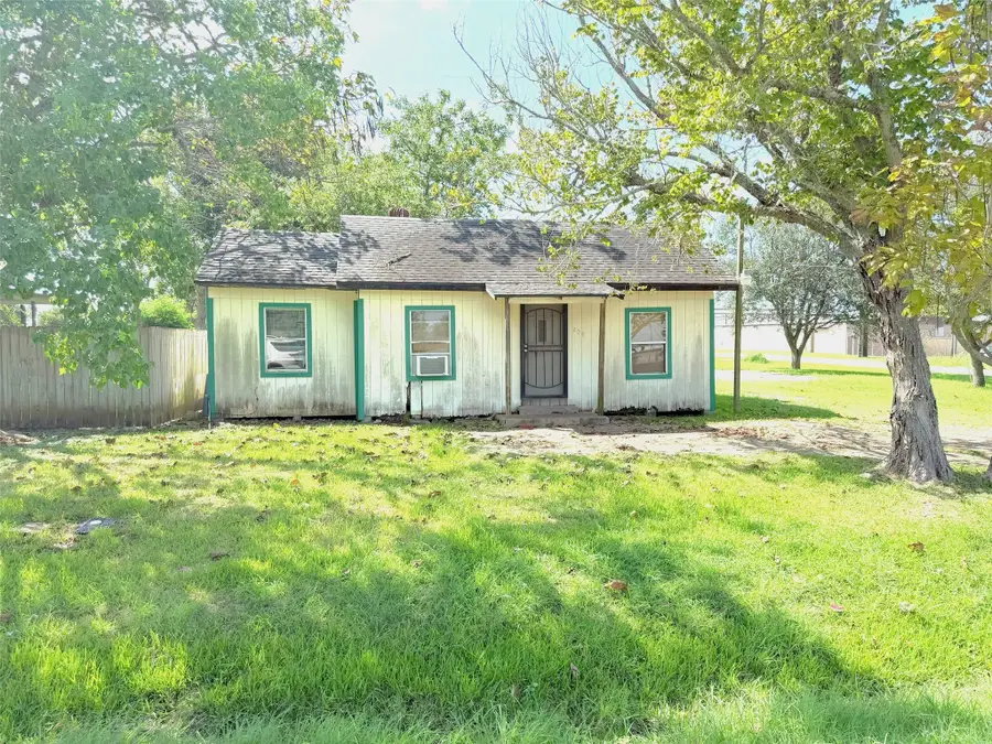 209 S Avenue C, Freeport, TX 77541 - #2