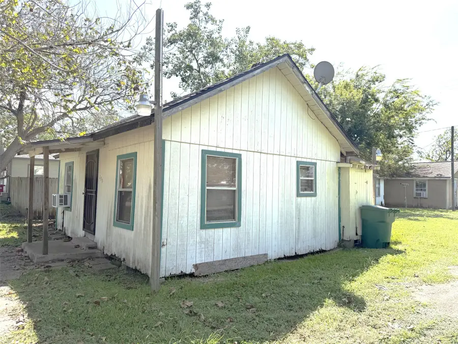 209 S Avenue C, Freeport, TX 77541 - #3