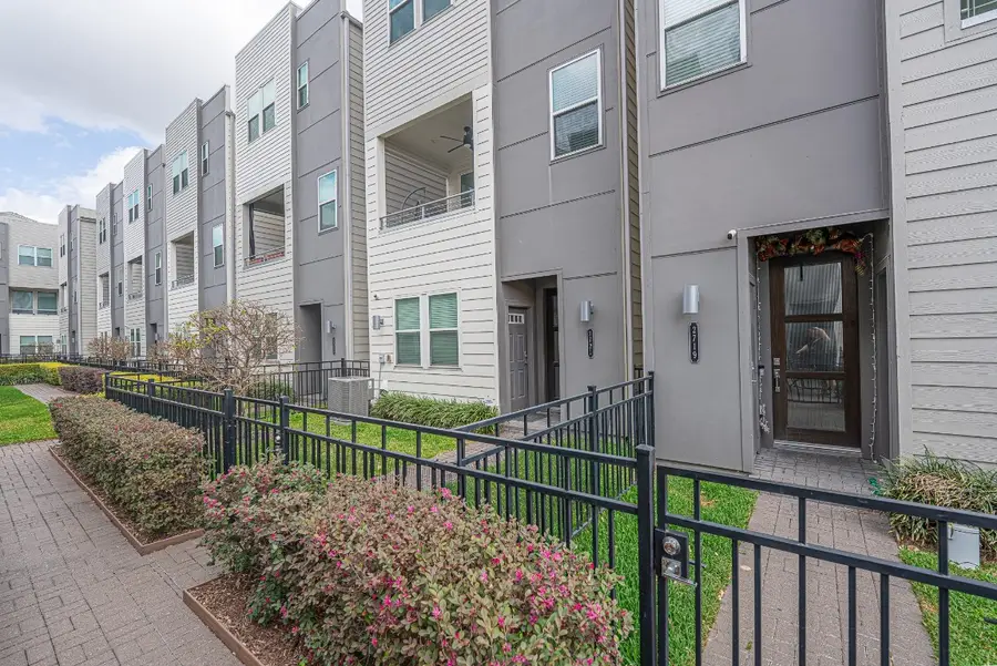 2721 Clinton Drive, Houston, TX 77020 - #2