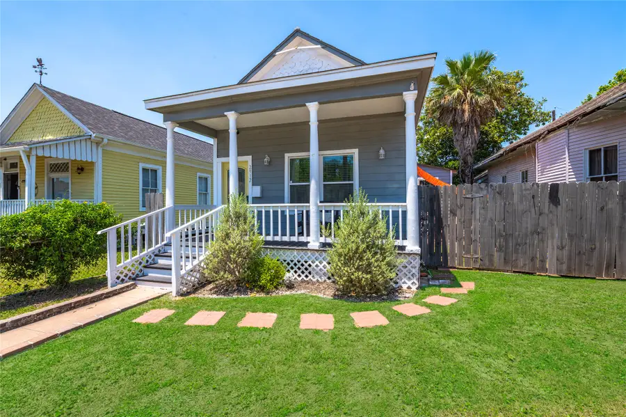 2912 Avenue N 1/2, Galveston, TX 77550 - #2