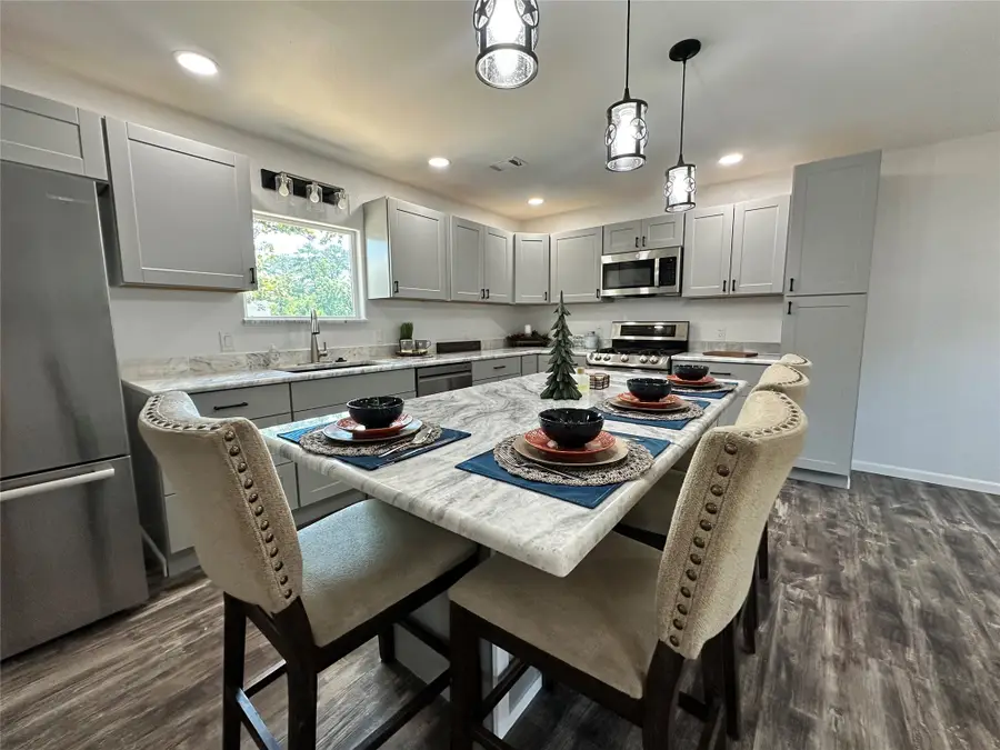 195 Lakeside Drive, Zavalla, TX 75980 - Image #2