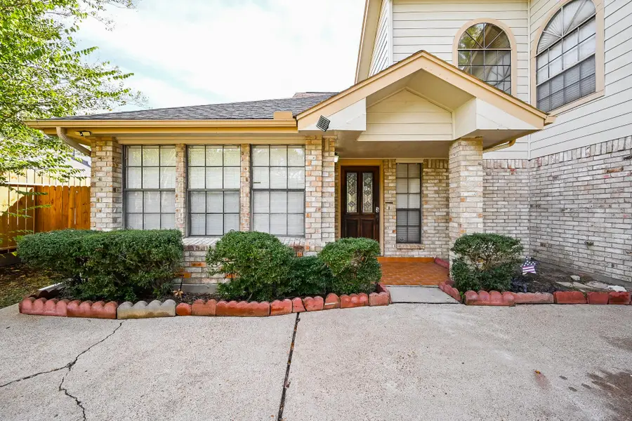 9826 Chiselhurst Drive, Houston, TX 77065 - Image #2