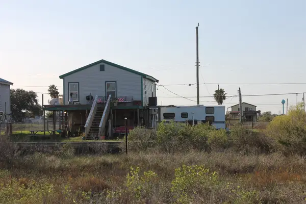 7115 W Hunter Drive, Hitchcock, TX 77563