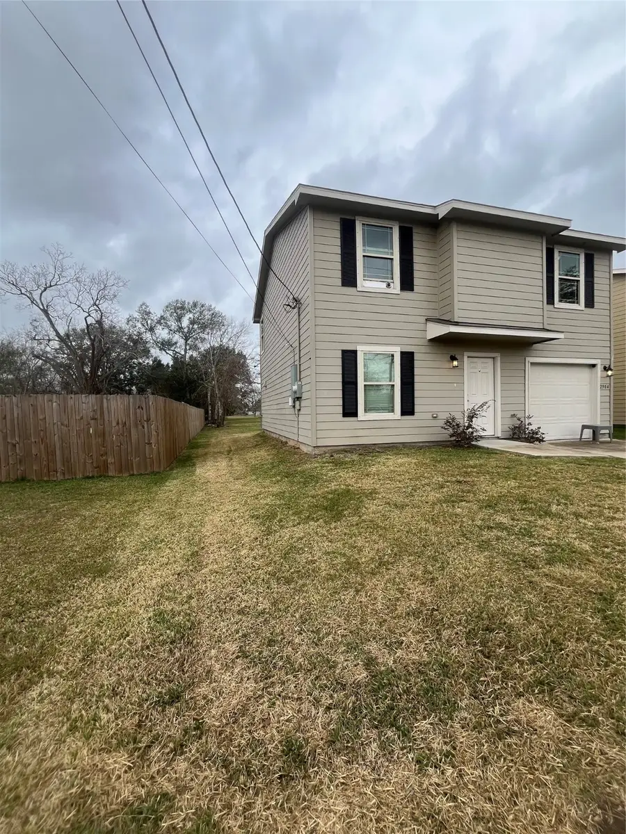 2904 Moore Avenue Avenue, Bay City, TX 77414 - Image #2