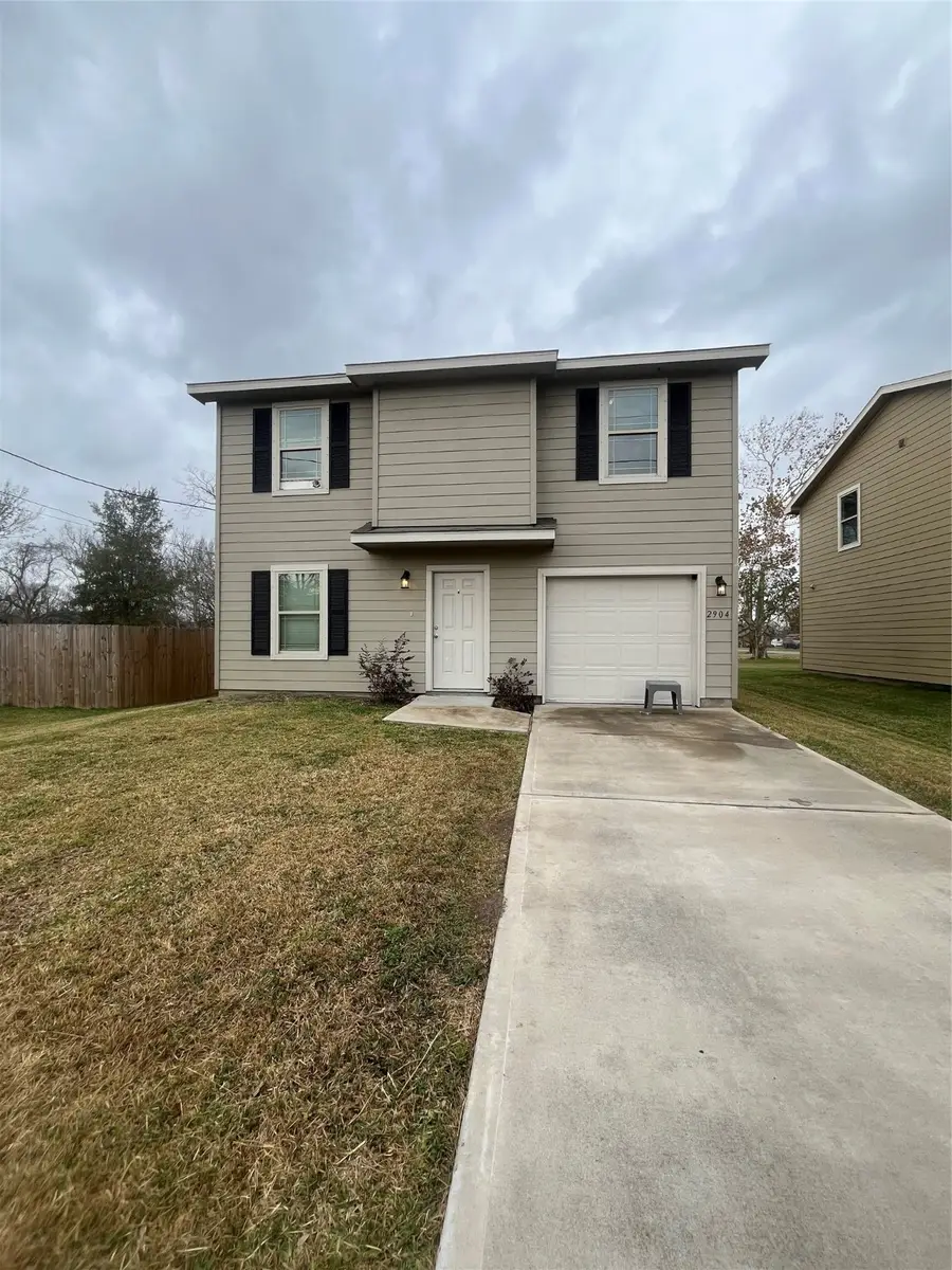 2904 Moore Avenue Avenue, Bay City, TX 77414 - Image #3