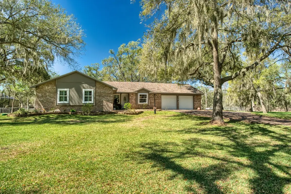 319 Buffalo Trail, Lake Jackson, TX 77566 - #1