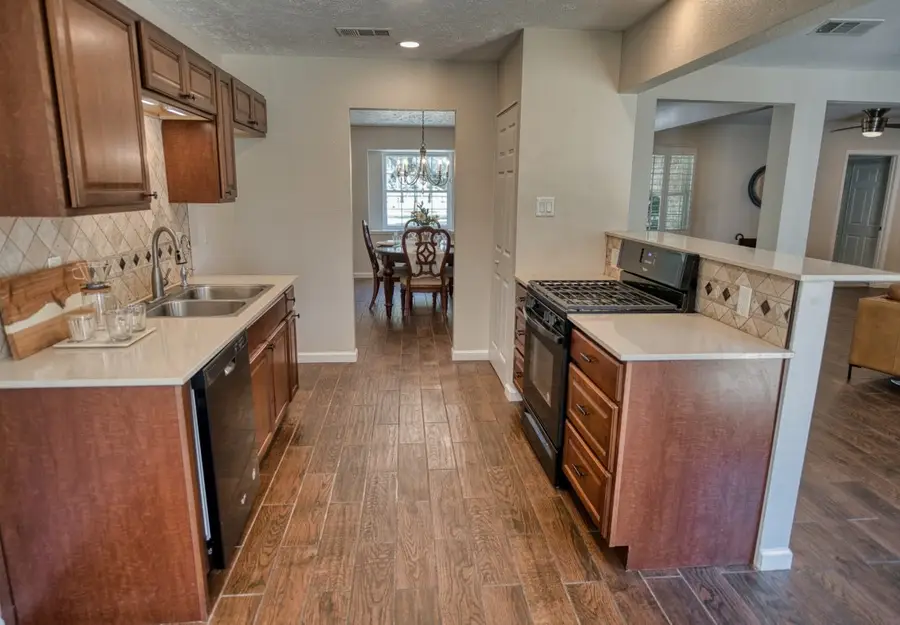 319 Buffalo Trail, Lake Jackson, TX 77566 - #3