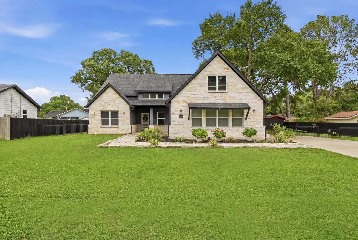 708 Magnolia St Avenue, Sealy, TX 77474 - #1