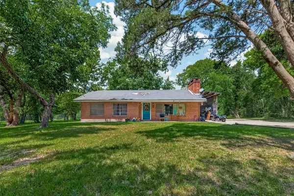 1316 N Main Street, Highlands, TX 77562