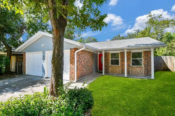 922 Bacliff Drive, Bacliff, TX 77518
