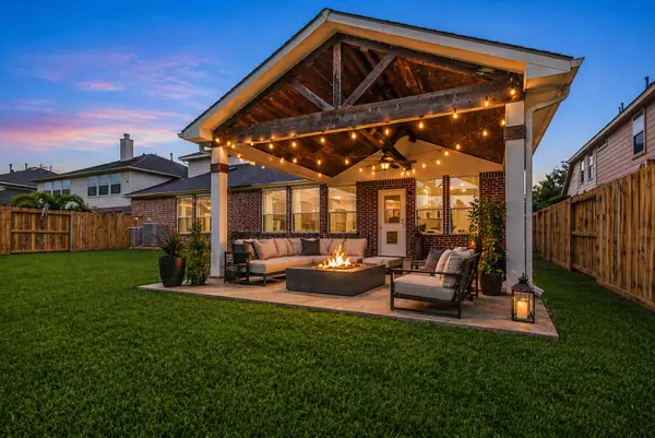 4438 W Maple Drive, Friendswood, TX 77546