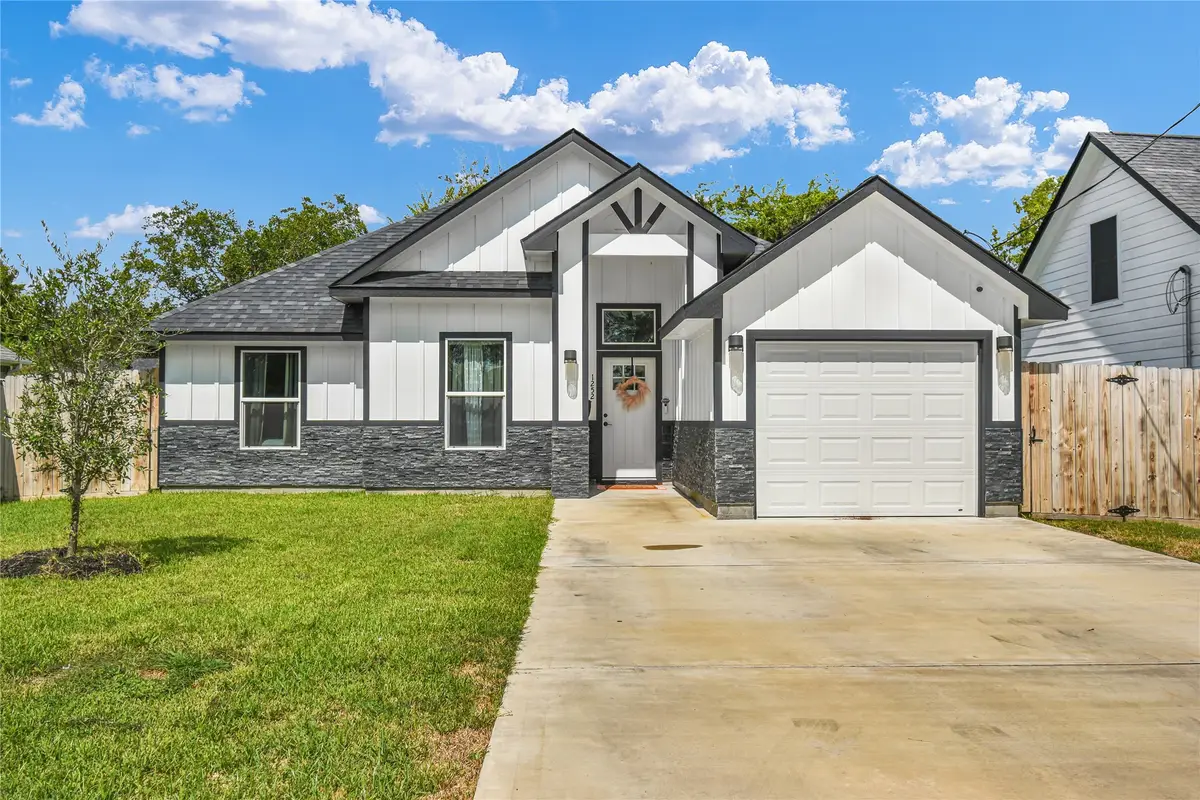 1252 2nd Street, Clute, TX 77531 - #1