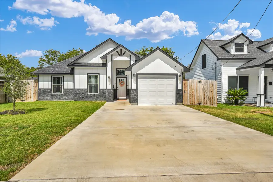 1252 2nd Street, Clute, TX 77531 - #2