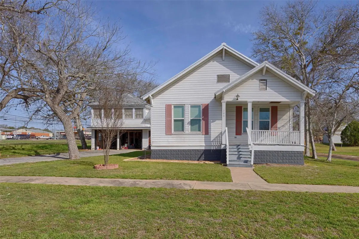 309 Anderson Street, Schulenburg, TX 78956 - #1