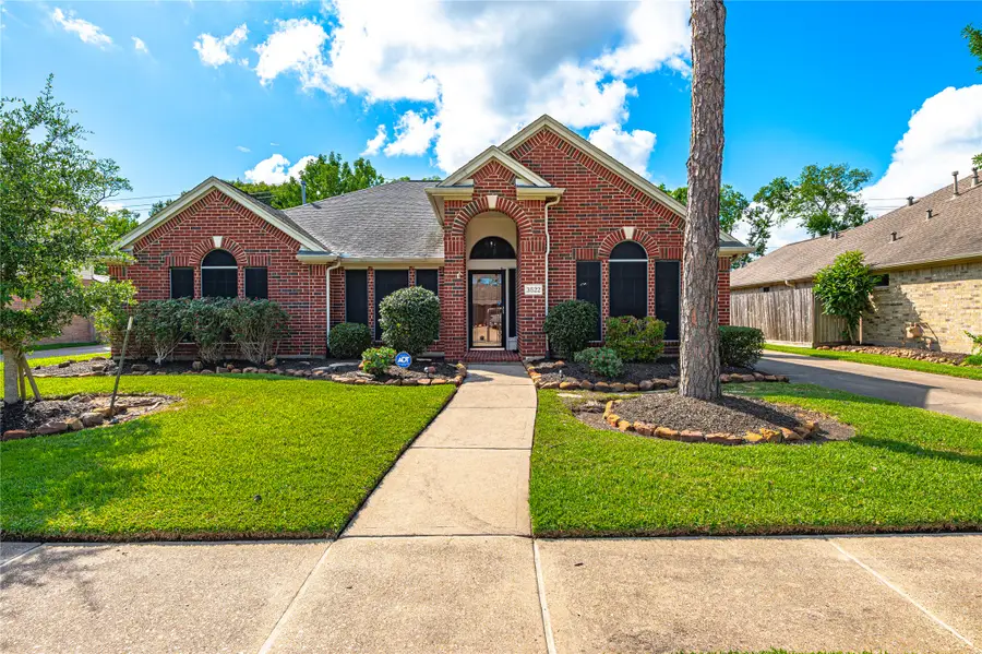 3522 Pine Chase Drive, Pearland, TX 77581 - #2