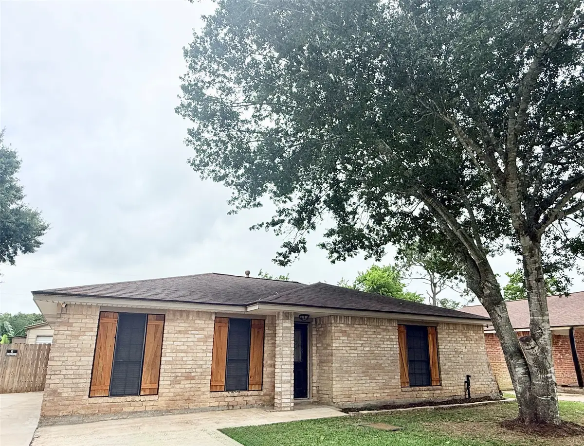 1310 Valley Drive, Angleton, TX 77515 - #1