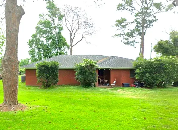 402 Sailfish Street, Freeport, TX 77541